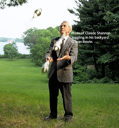 The scientist Claude Shannon juggling in his backyard © Stanley Rowin